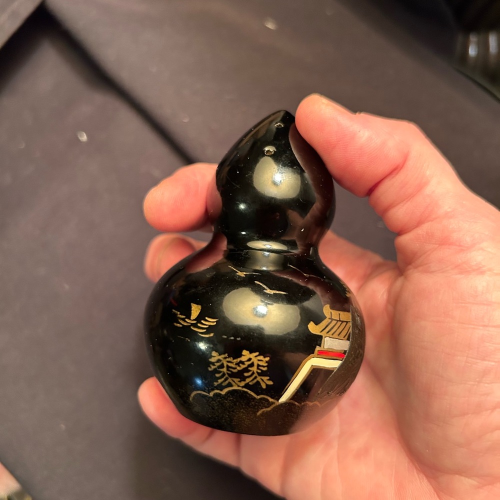 1 Vintage Japanese Hand painted Dove S&P shakers. Can be used for Cinnamon or….